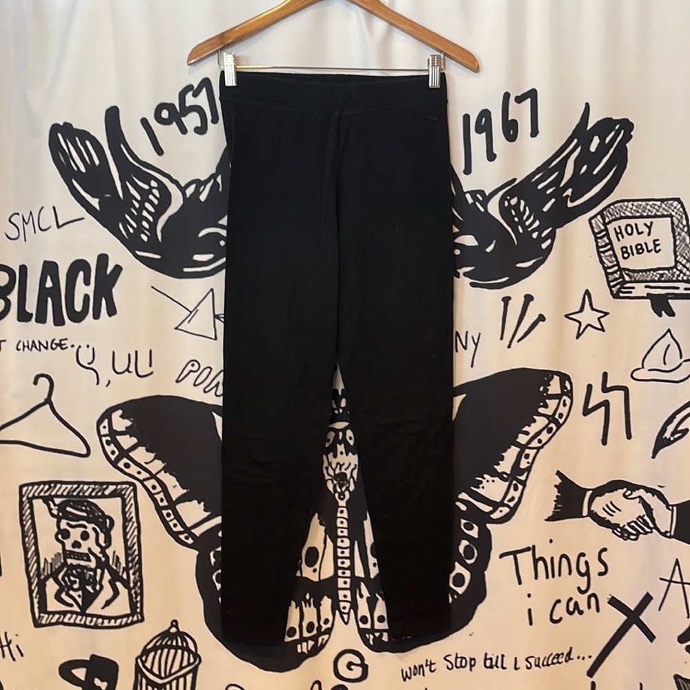 Black PINK vs leggings